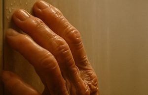 Morning Bathing After 70: Hidden Risks for Your Liver